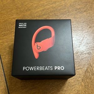 Powerbeats PRO Wireless Earphones with charging case